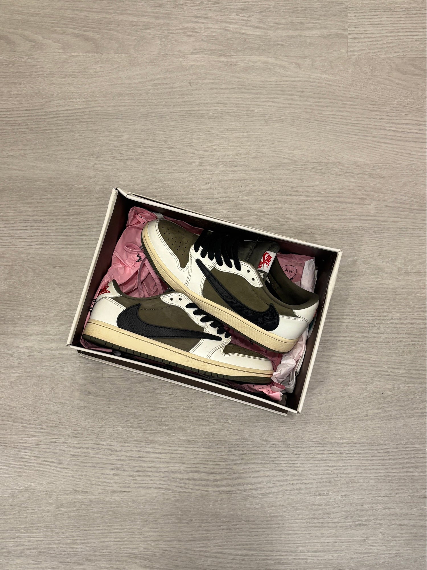 SNEAKERS