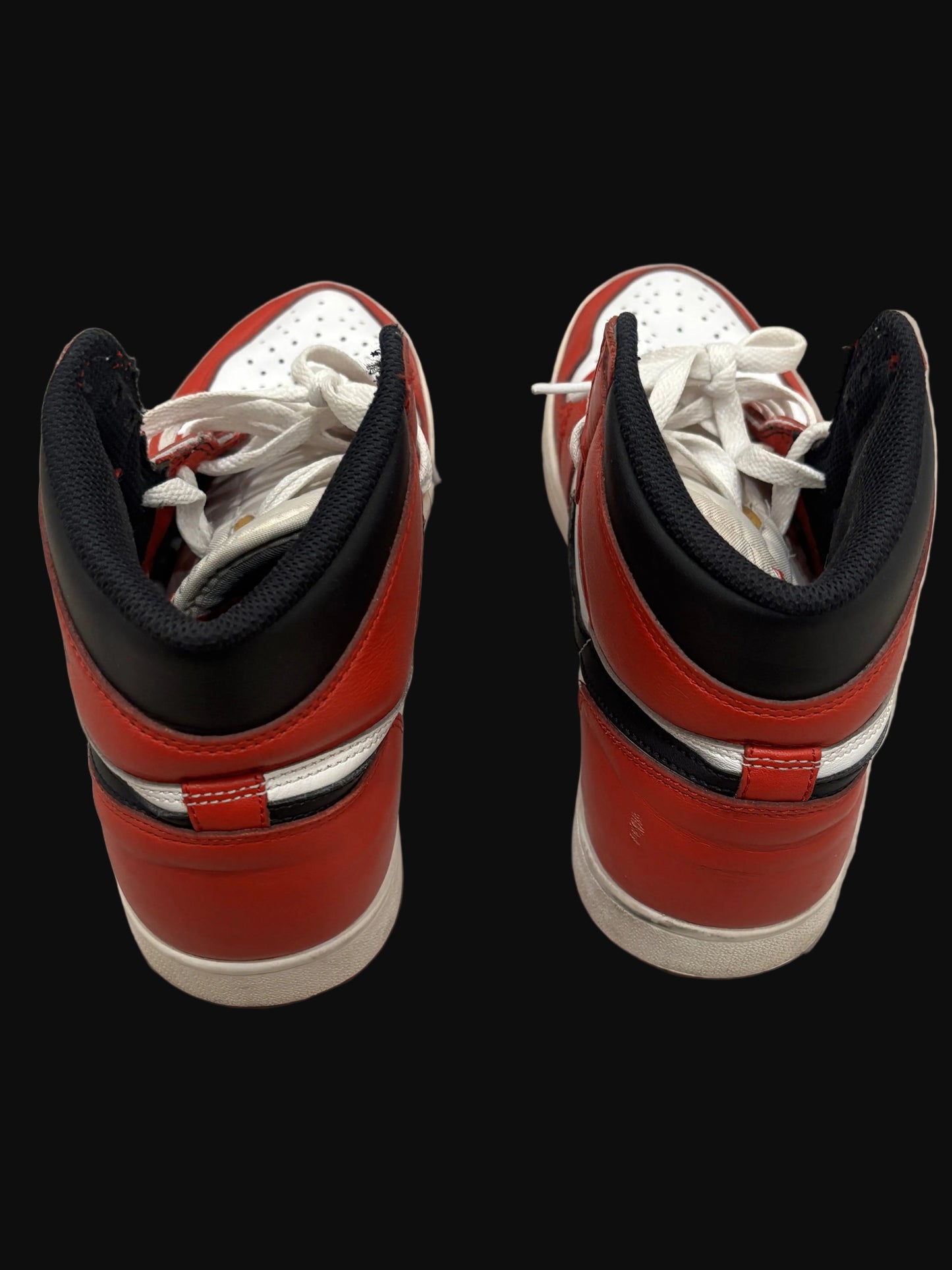 Jordan 1 "Chicago" 2015 - Size 9.5 - Pre-Owned
